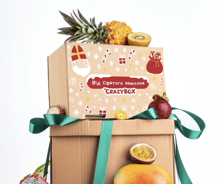 The St Nicholas gift box, tied with a green ribbon and stacked with fruit